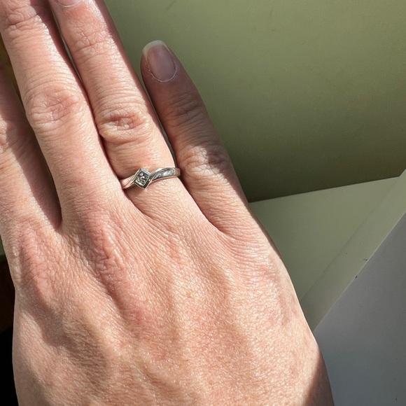 10k white gold ring